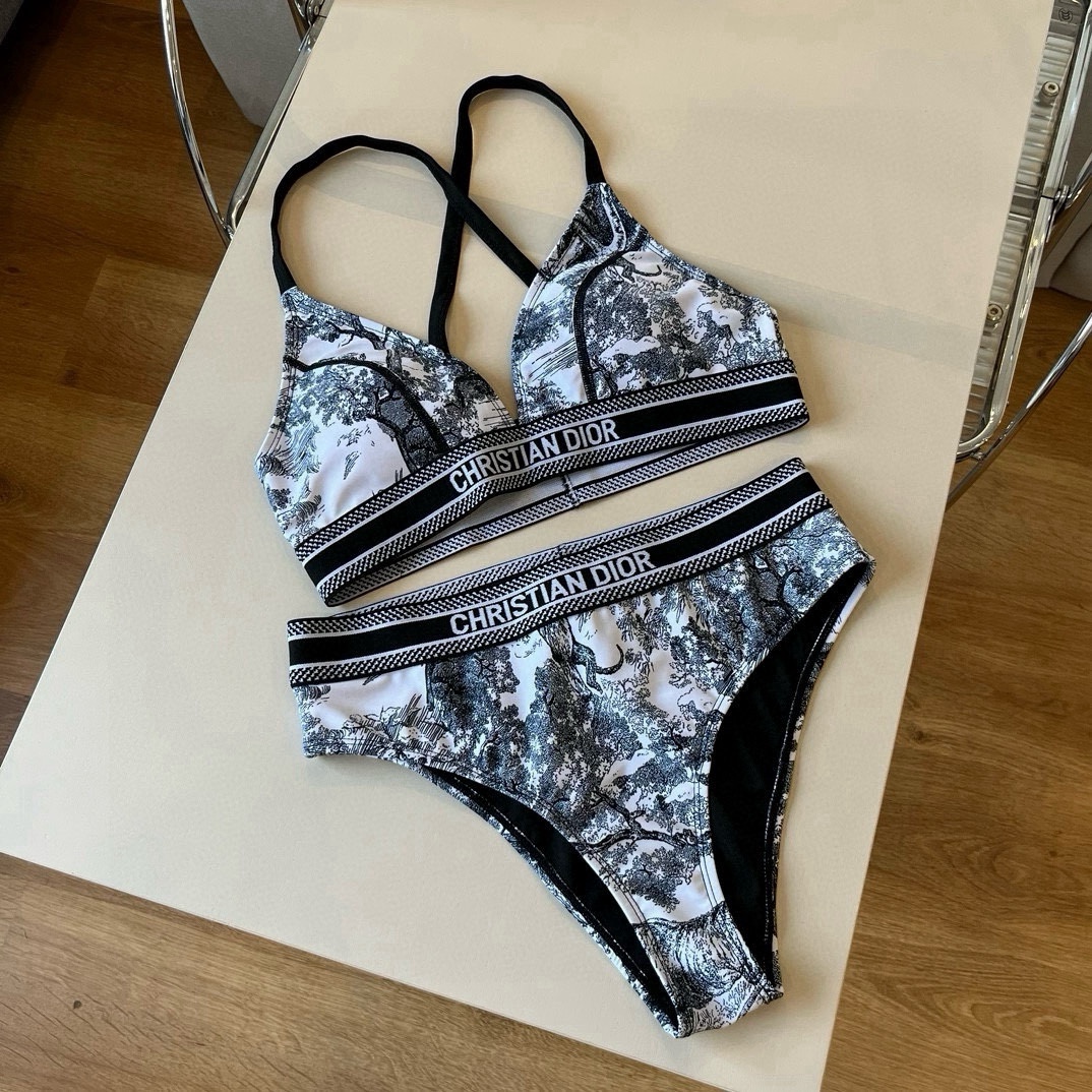 Dior's new two-piece swimsuit - cnluxepick