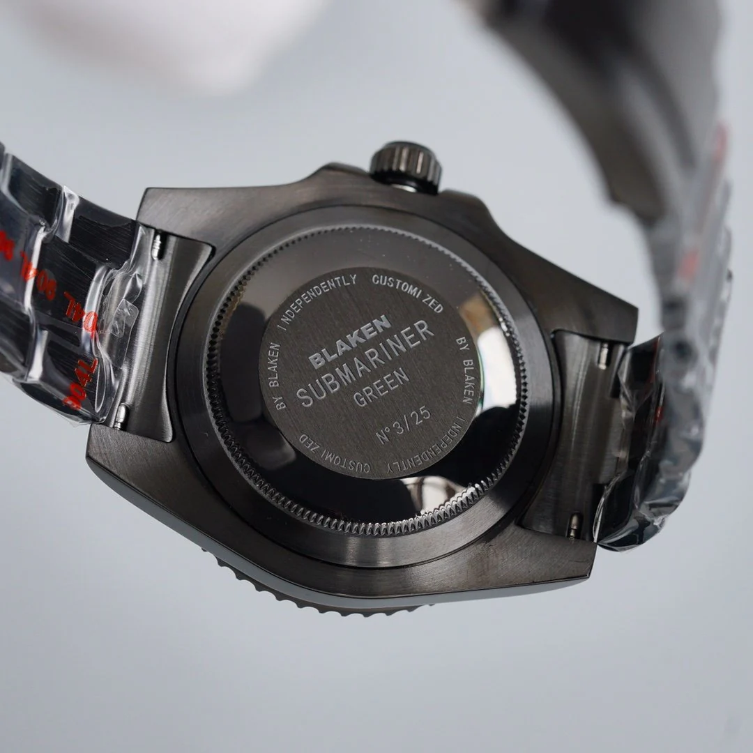 GMT-MASTER II CUSTOM BLACK BATMAN BEZEL BLUE NUMERALS
