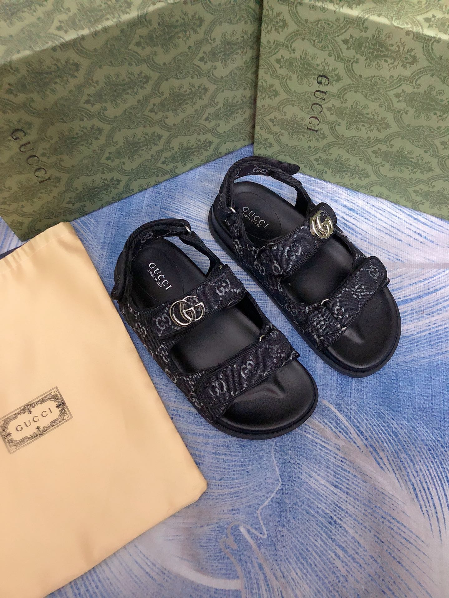 Gucci Print Velcro Sandals - cnluxepick