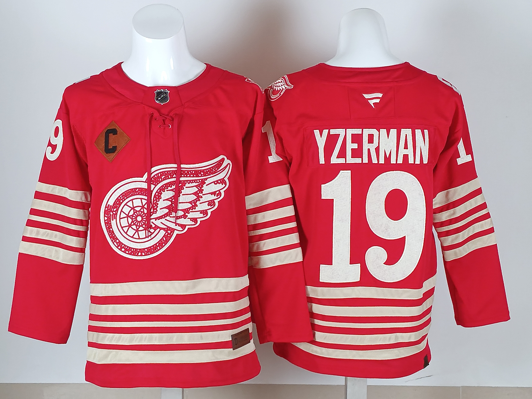 Men's Detroit Red Wings Steve Yzerman #19 Fanatics Red Breakaway Player Jersey