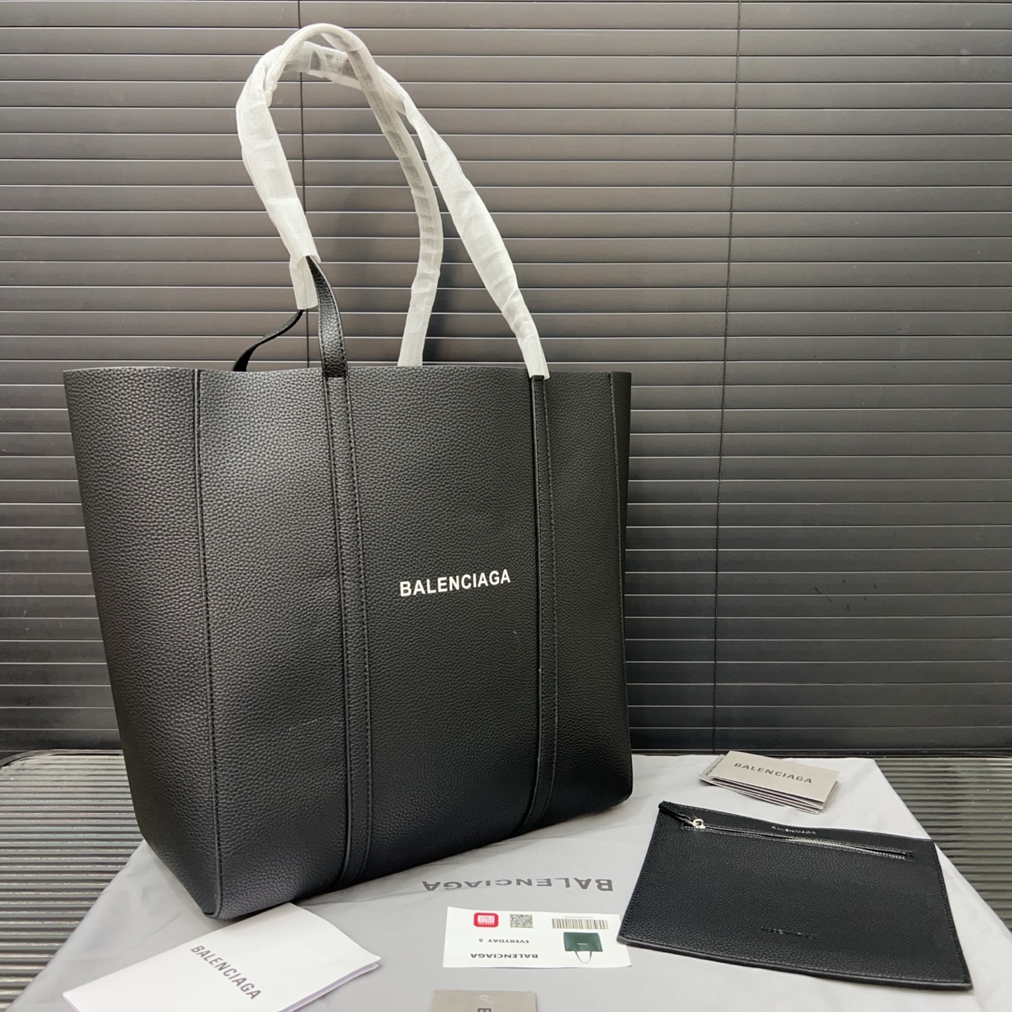 Balenciaga tote handbag - cnluxepick