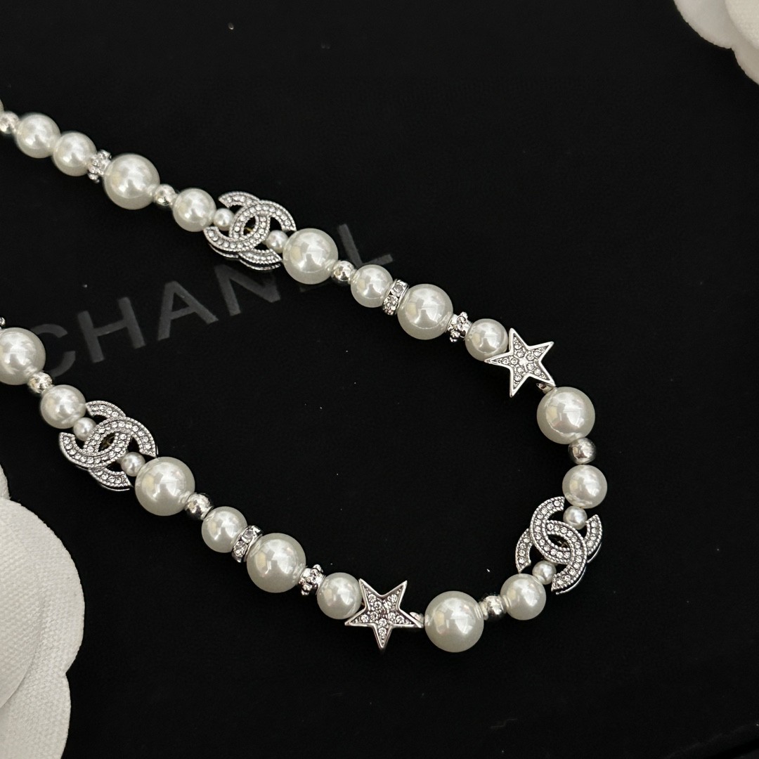 Chanel Pentagram Pearl Double C choker is small exquisite and cute - cnluxepick