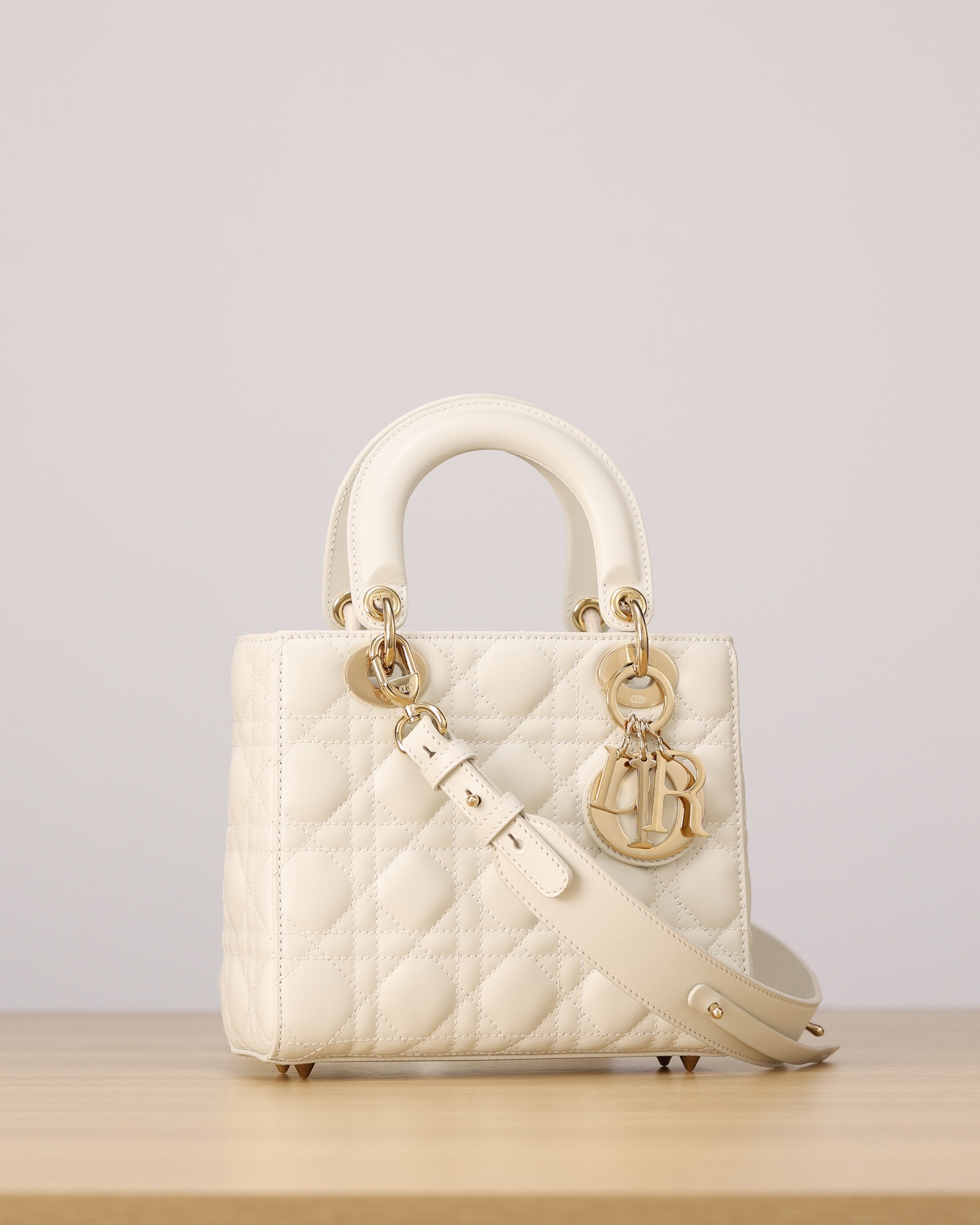 ホワイト Lady Dior My ABCDior ディオール レディバッグ スーパーコピー 羊革  新作 2026