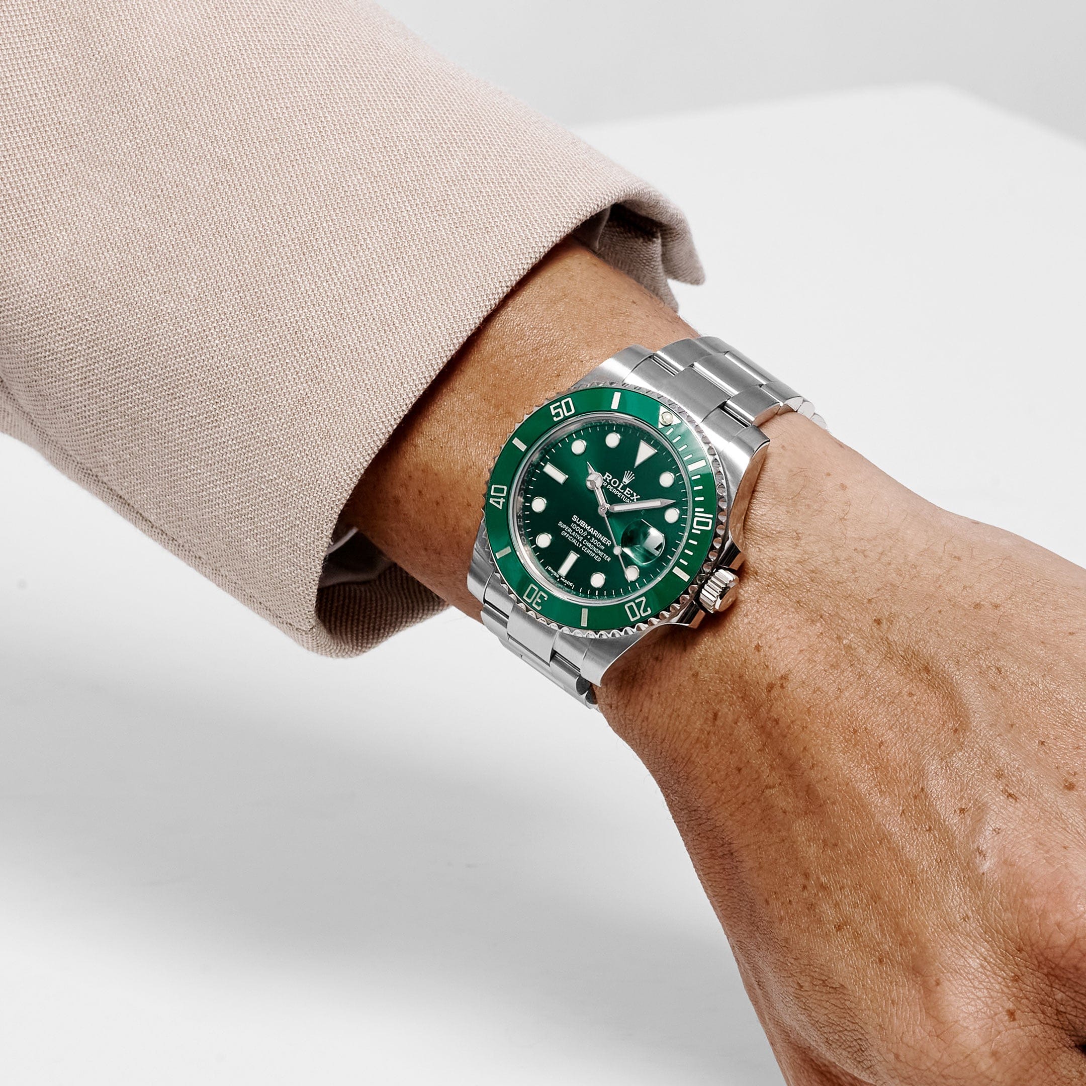 Rolex Submariner Date 116610LV 'Hulk' Stainless Steel Green Dial (2016)