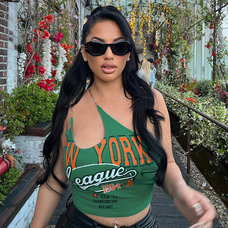 Cut Out Chain One Shoulder Crop TopClistos