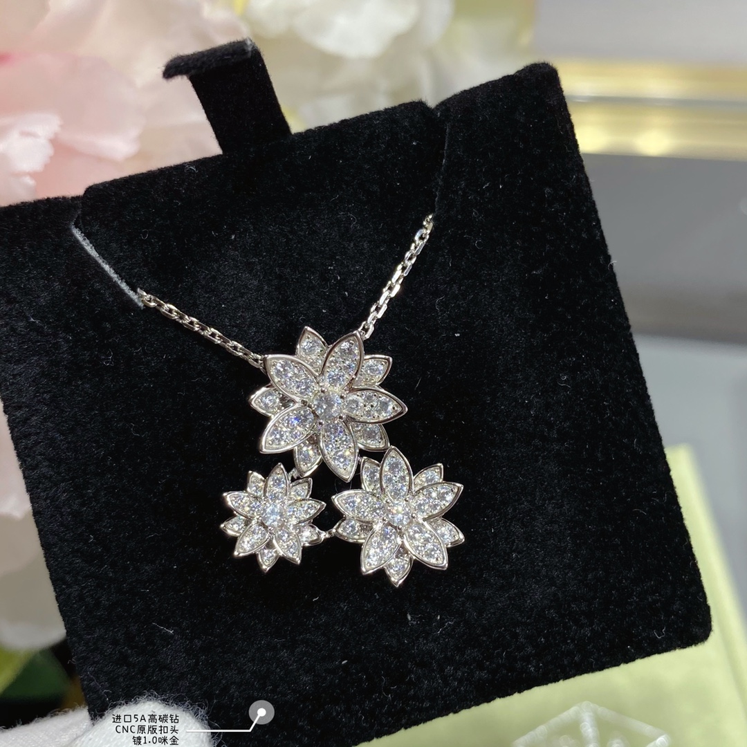 Van Cleef & Arpels Haute Couture Edition Lotus Necklace - cnluxepick