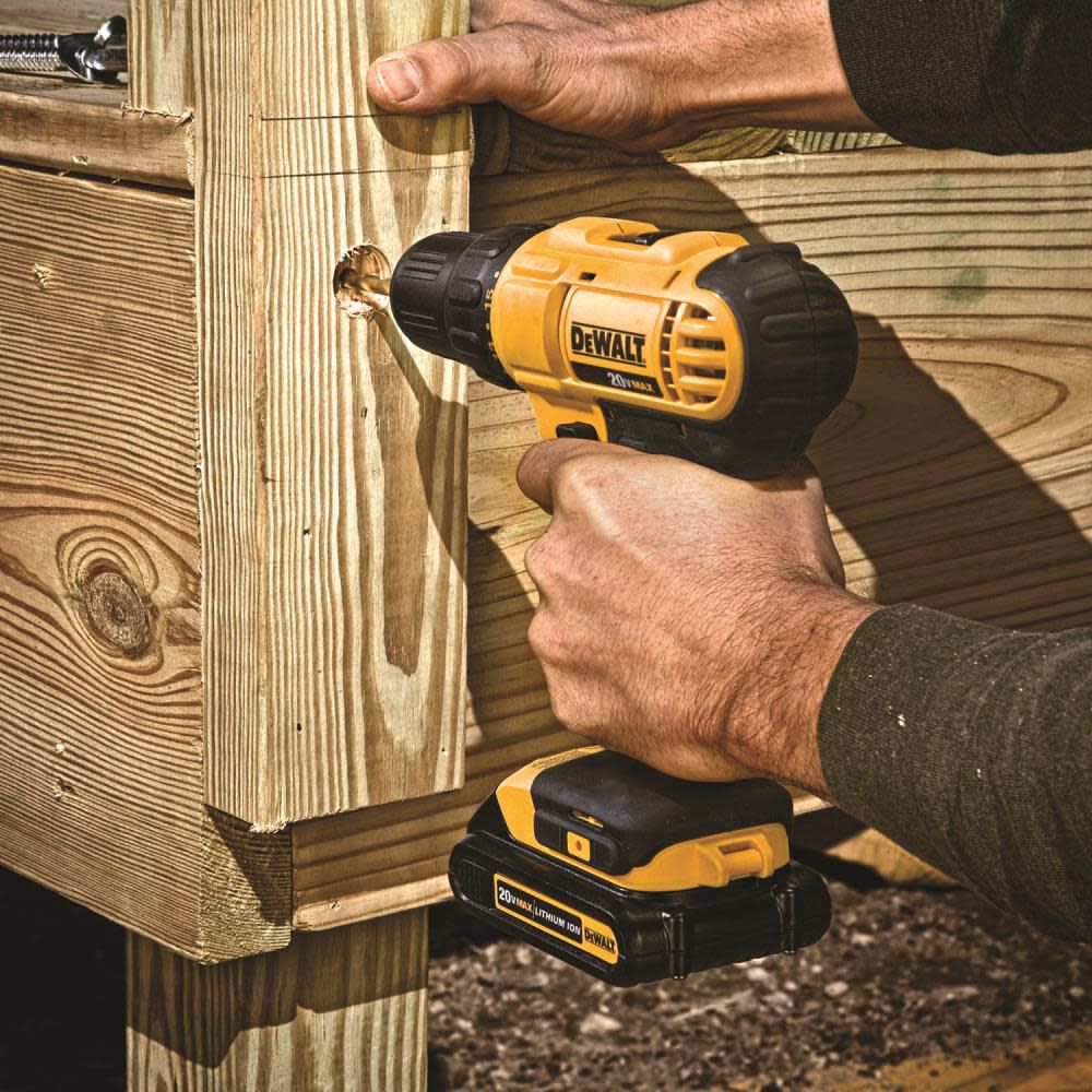 DEWALT 20 V MAX Li-ion Compact Drill/Driver Kit DCD771C2
