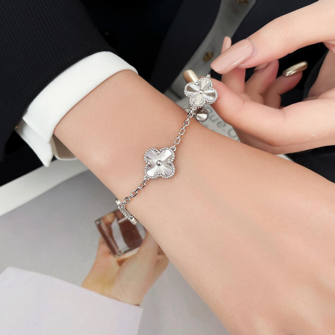 Van Cleef & Arpels white gold laser engraved four-leaf clover five-flower bracelet - cnluxepick