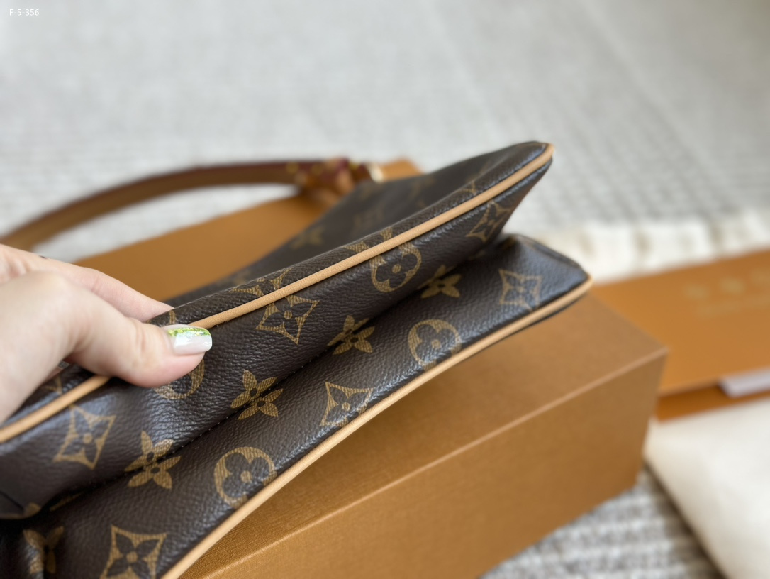 Louis Vuitton Liv Pochette Monogram Coated Canvas 20Cm M83008