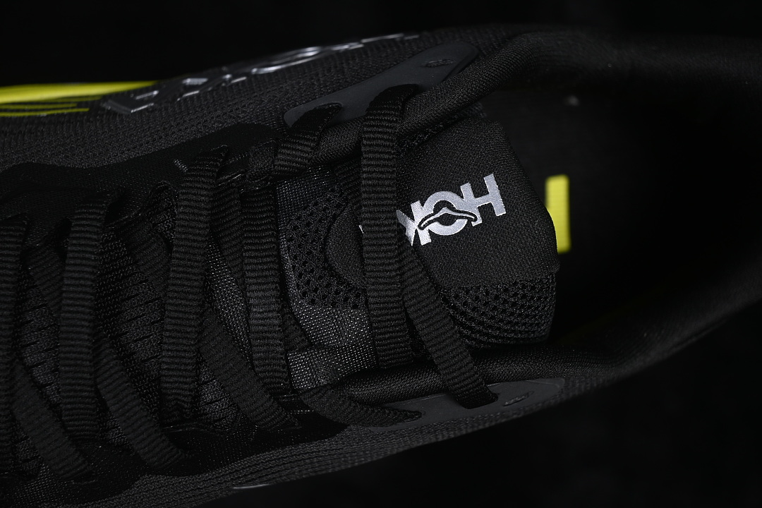 HOKA One One Clifton 11
