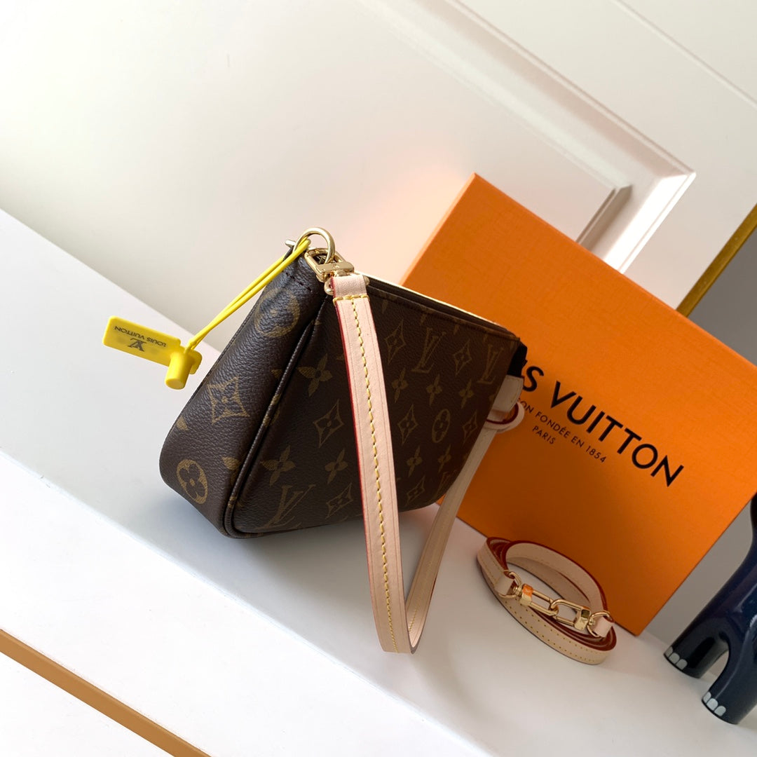Louis Vuitton Pochette Accessoires 23.5 Cm