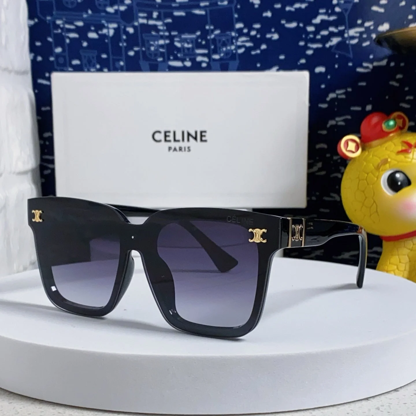 Celine Square Large Frame Arc de Triomphe Sunglasses - cnluxepick