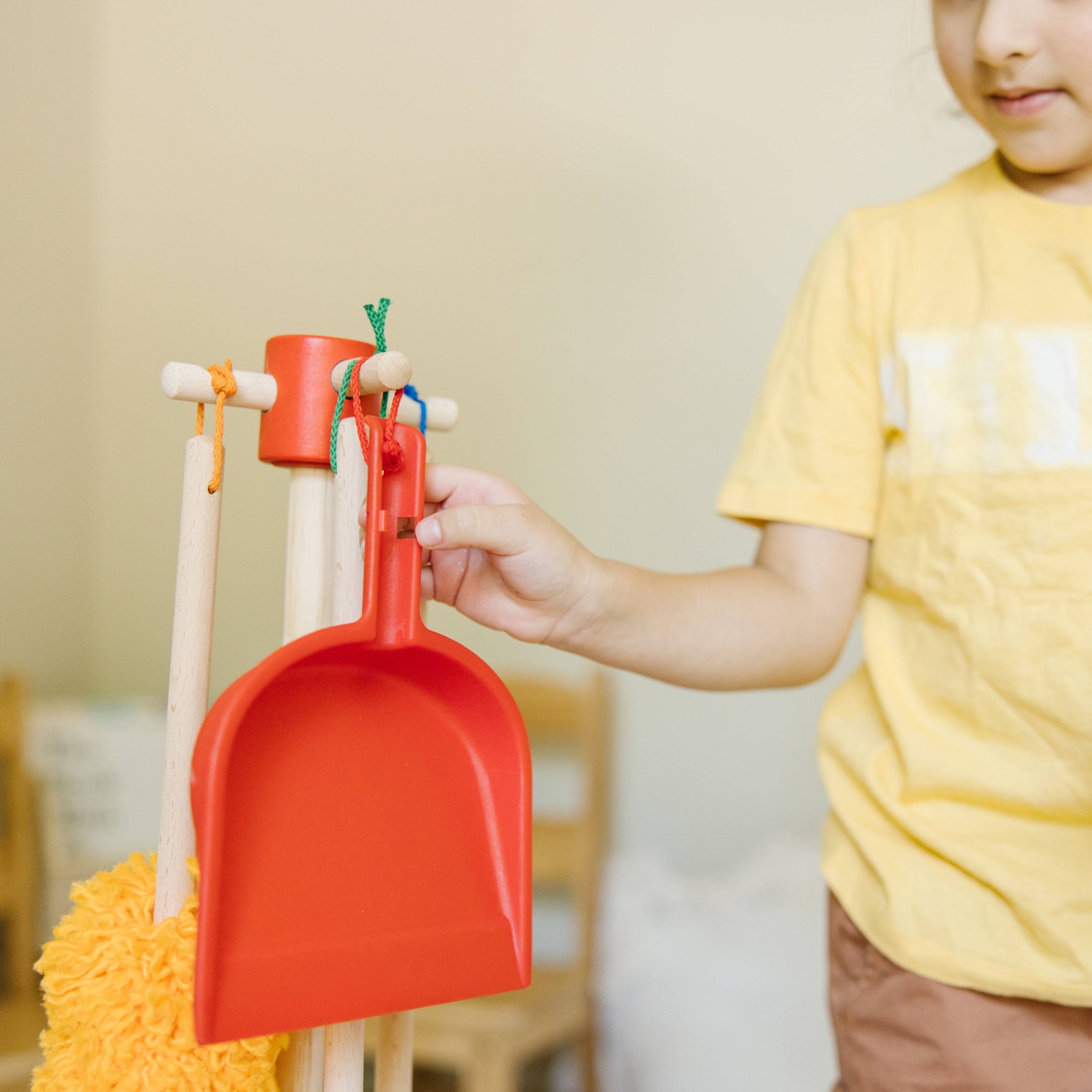 Melissa and Doug Dust! Sweep! Mop! 6-Piece Pretend Play Set – FSC-Certified Materials