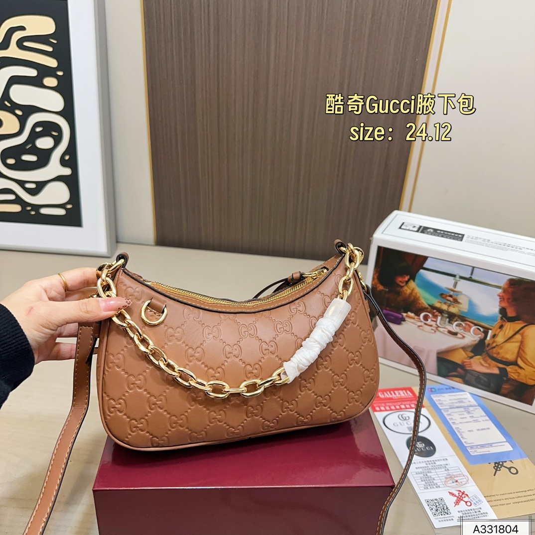 Gucci Emblem Crescent Armpit Bag - cnluxepick