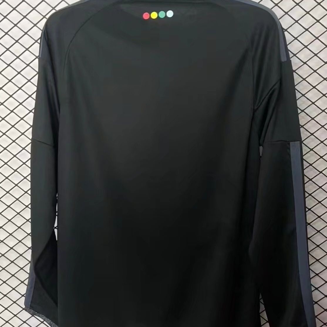 Colo Colo 26-27 Long sleeved away fan jersey