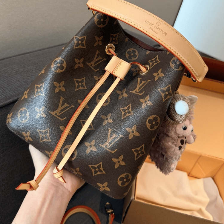 Louis Vuitton Néonoé BB Monogram 7.9 Inches