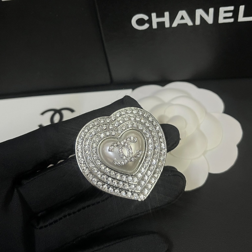 Chanel Cc Heart Brooch Silver With Pearl Heart