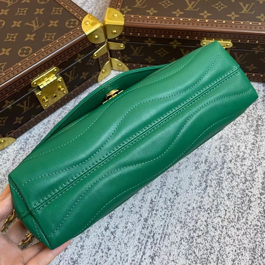 Louis Vuitton New Wave Chain 24Cm Green