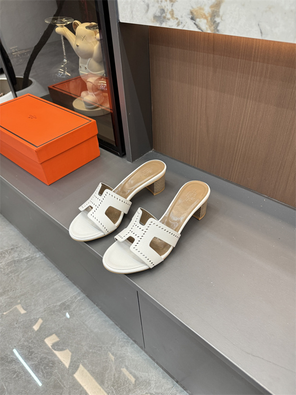 エルメス サンダルコピーHermes レディース 軽量 クッション性 2026滑り止め 室内・外用 おしゃれ