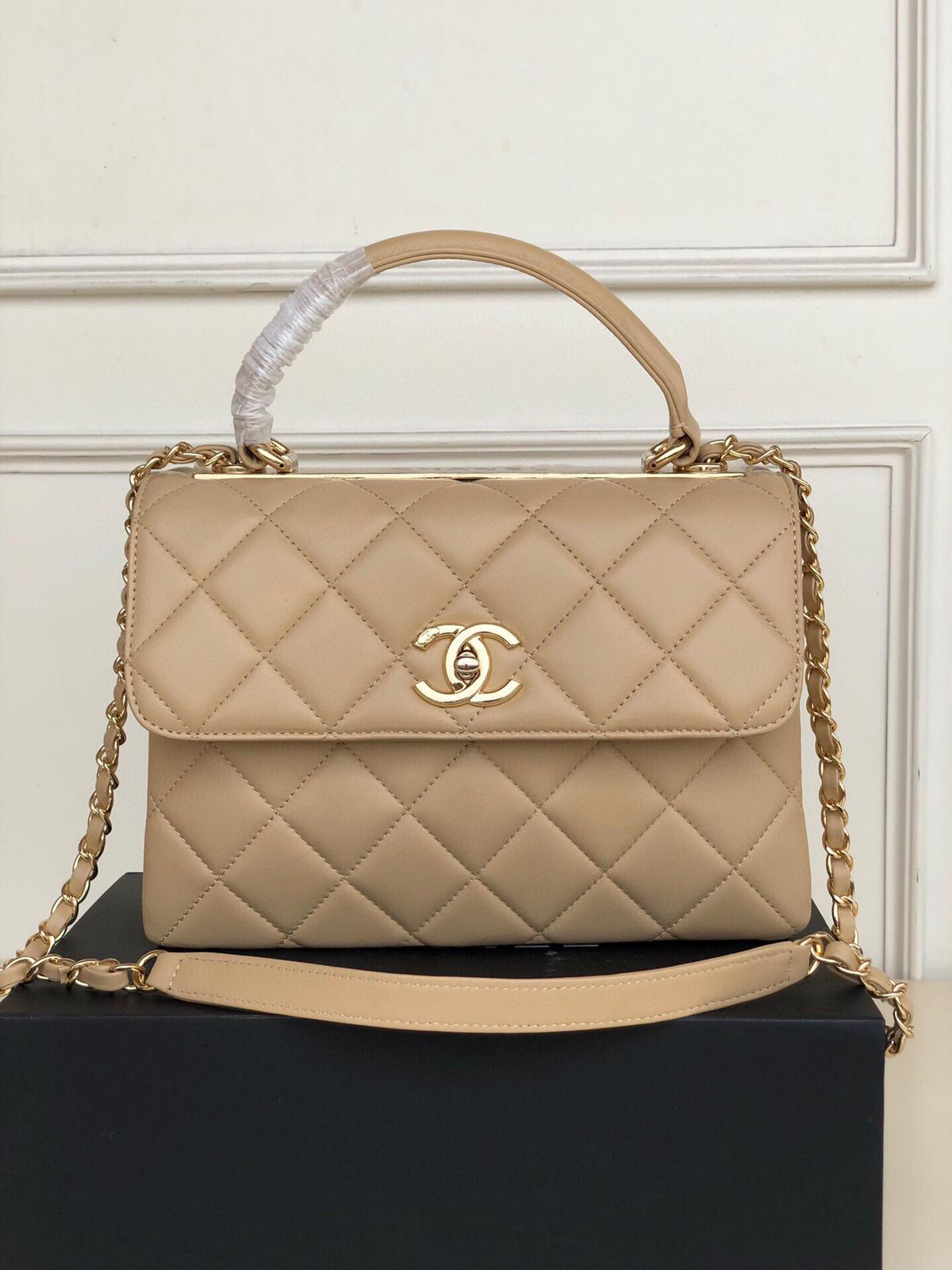 CHANEL Apricot-colored crossbody bag - cnluxepick