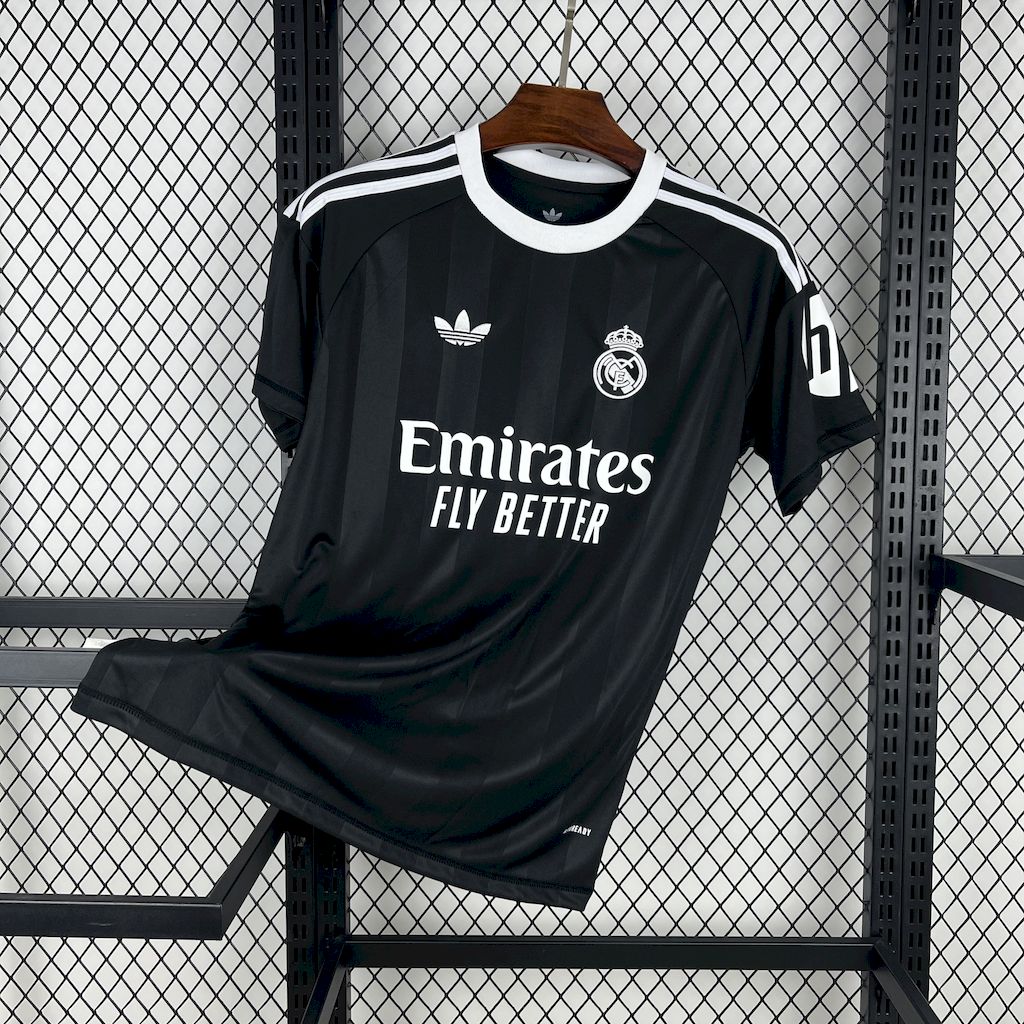 Real Madrid maillot foot entraînement 2025 2026€14.99