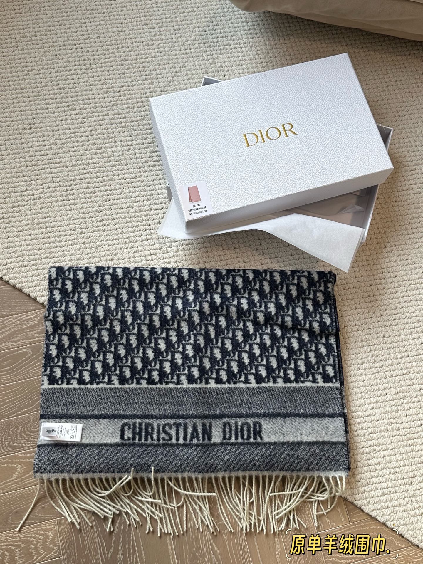 Dior's New Cashmere Scarf - cnluxepick