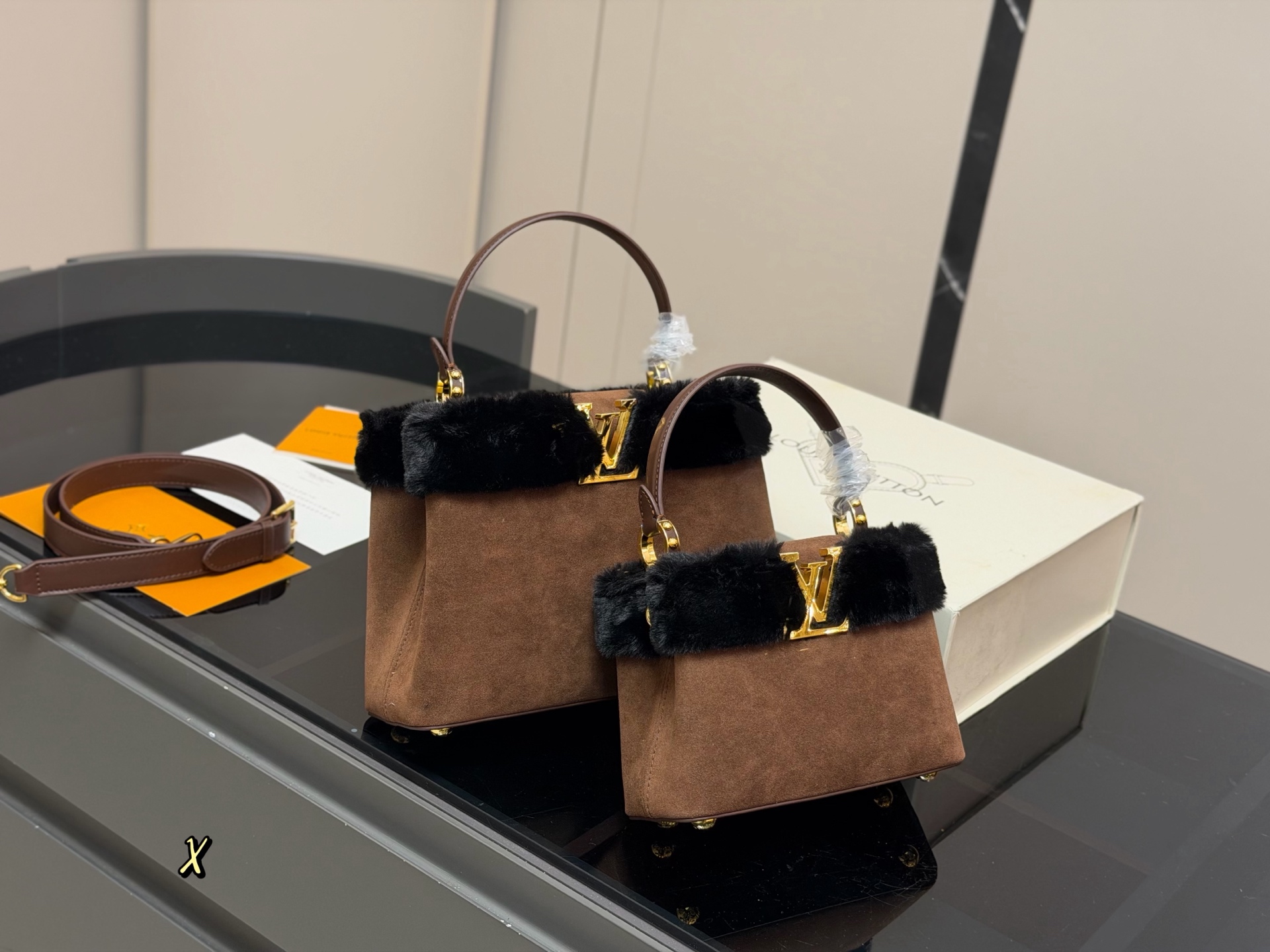 LV Capucines handbag - cnluxepick