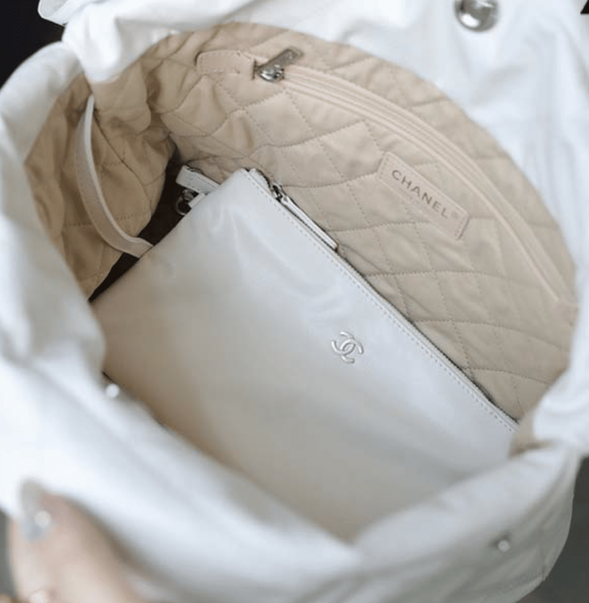 Chanel 22 Handbag White 42Cm/16.4in As3261 With Silver