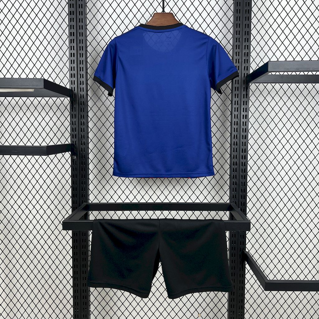 Kit Enfant FC Barcelone€13.99