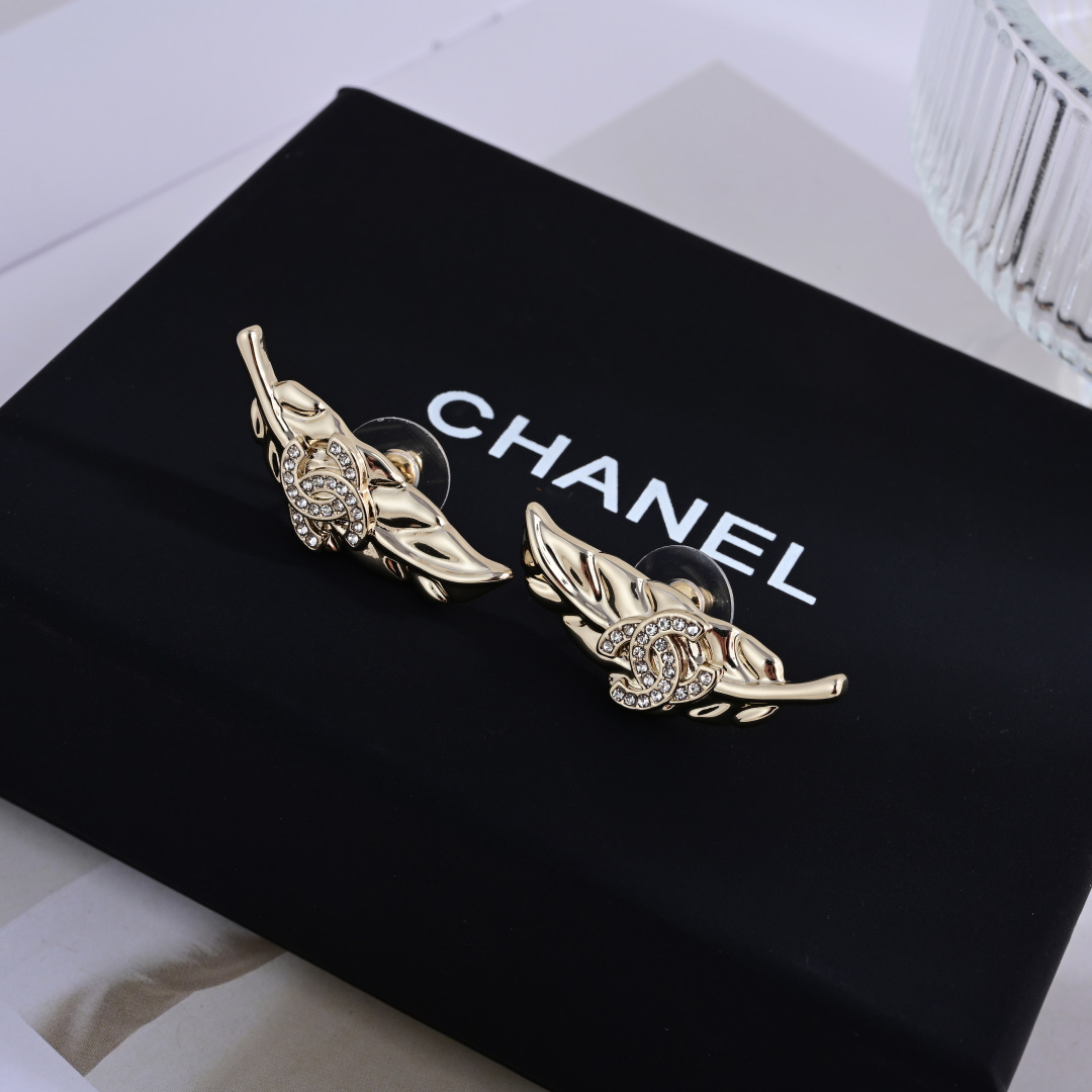 Chanel stylish earrings - cnluxepick