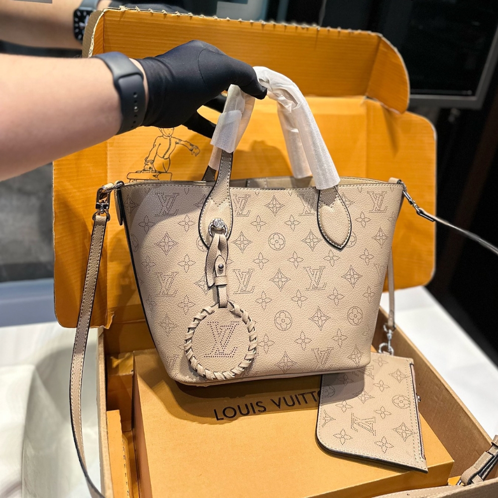 Louis Vuitton Blossom Mahina Calfskin Bag Beige 21Cm