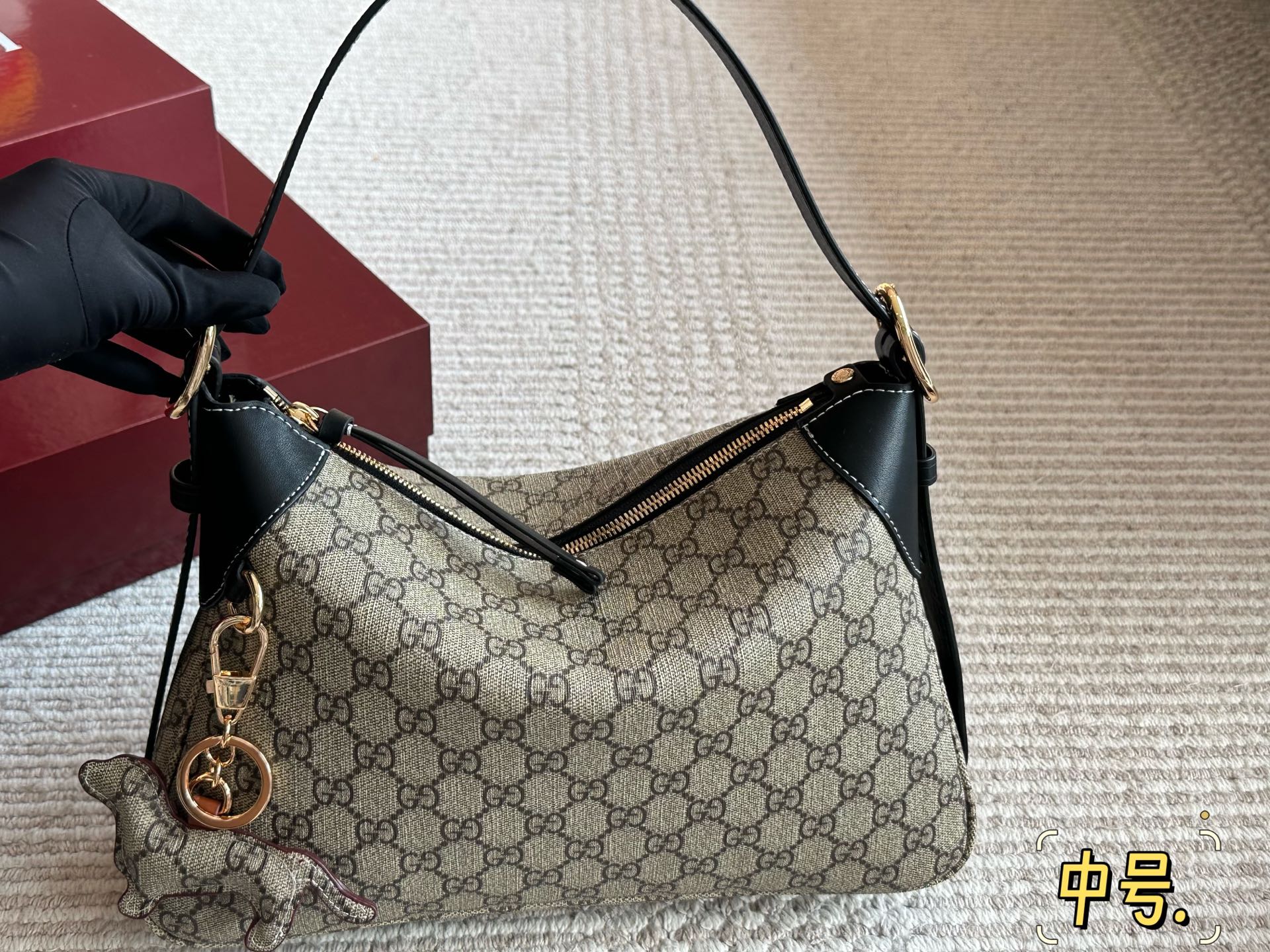 Gucci Emblem Series Tweet Bag - cnluxepick