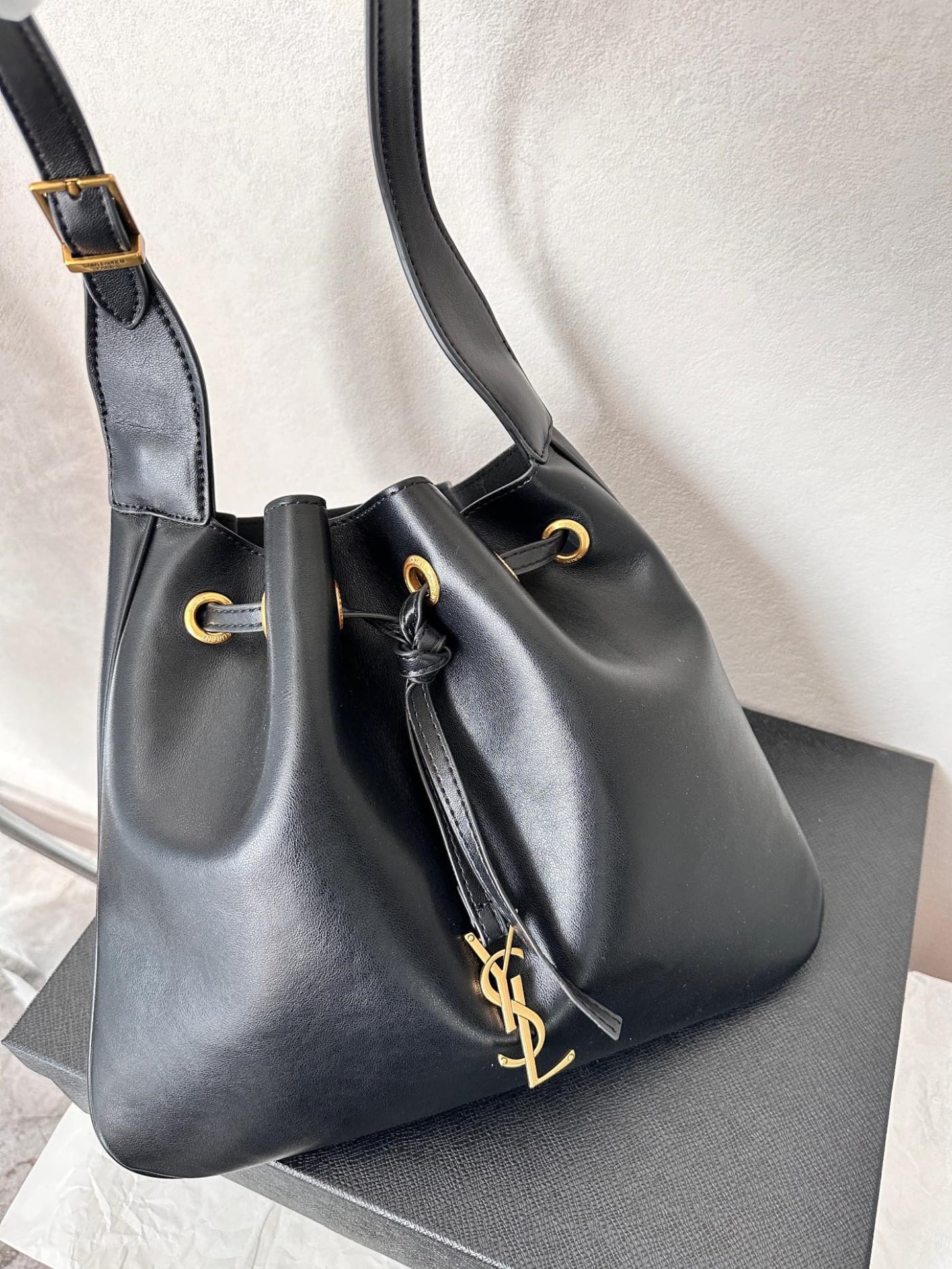 Saint Laurent Paris Vii Flat Hobo Bag In Smooth Leather Bag Black 23Cm