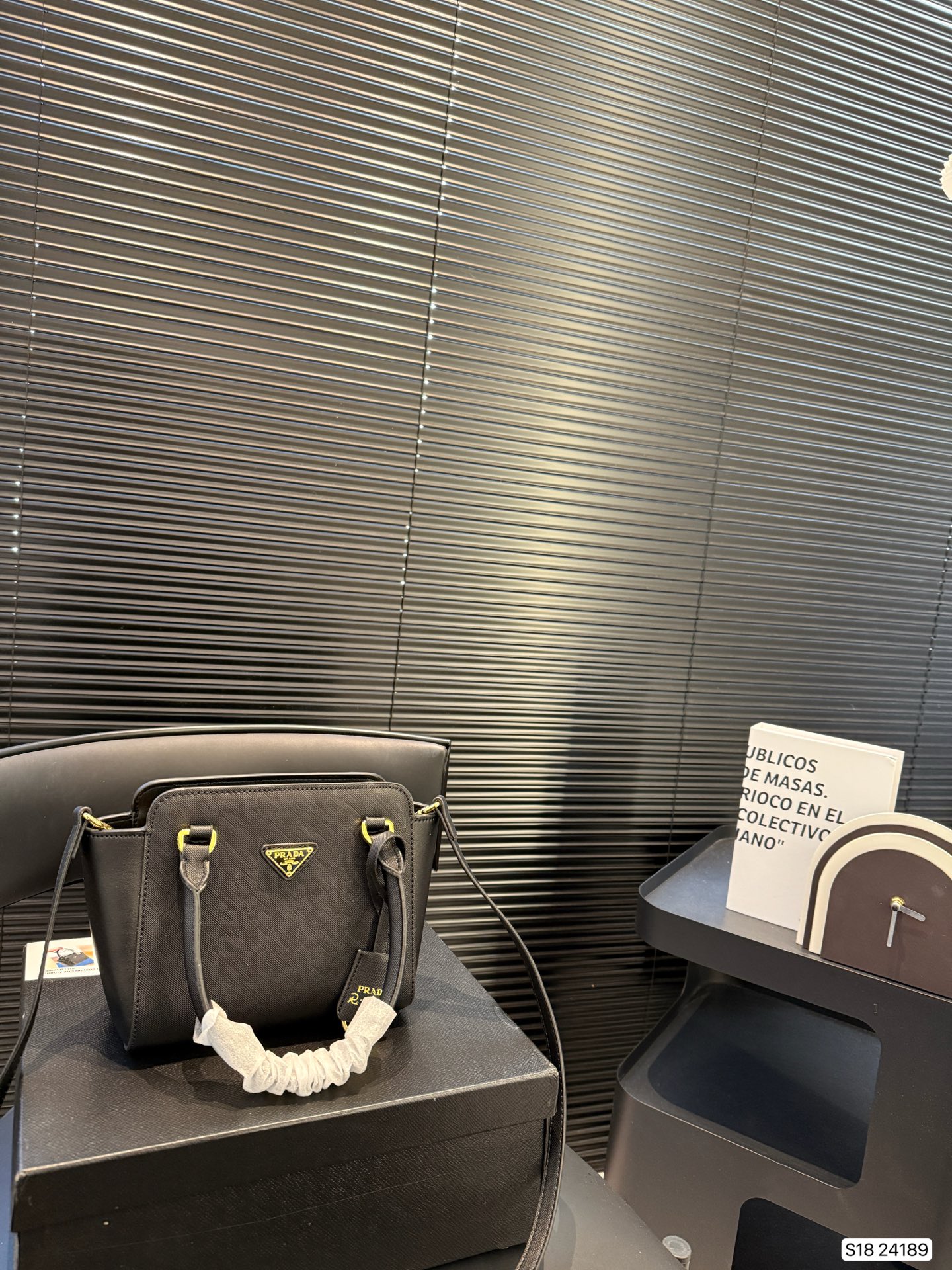 Prada handbags are fashionable and versatile - cnluxepick