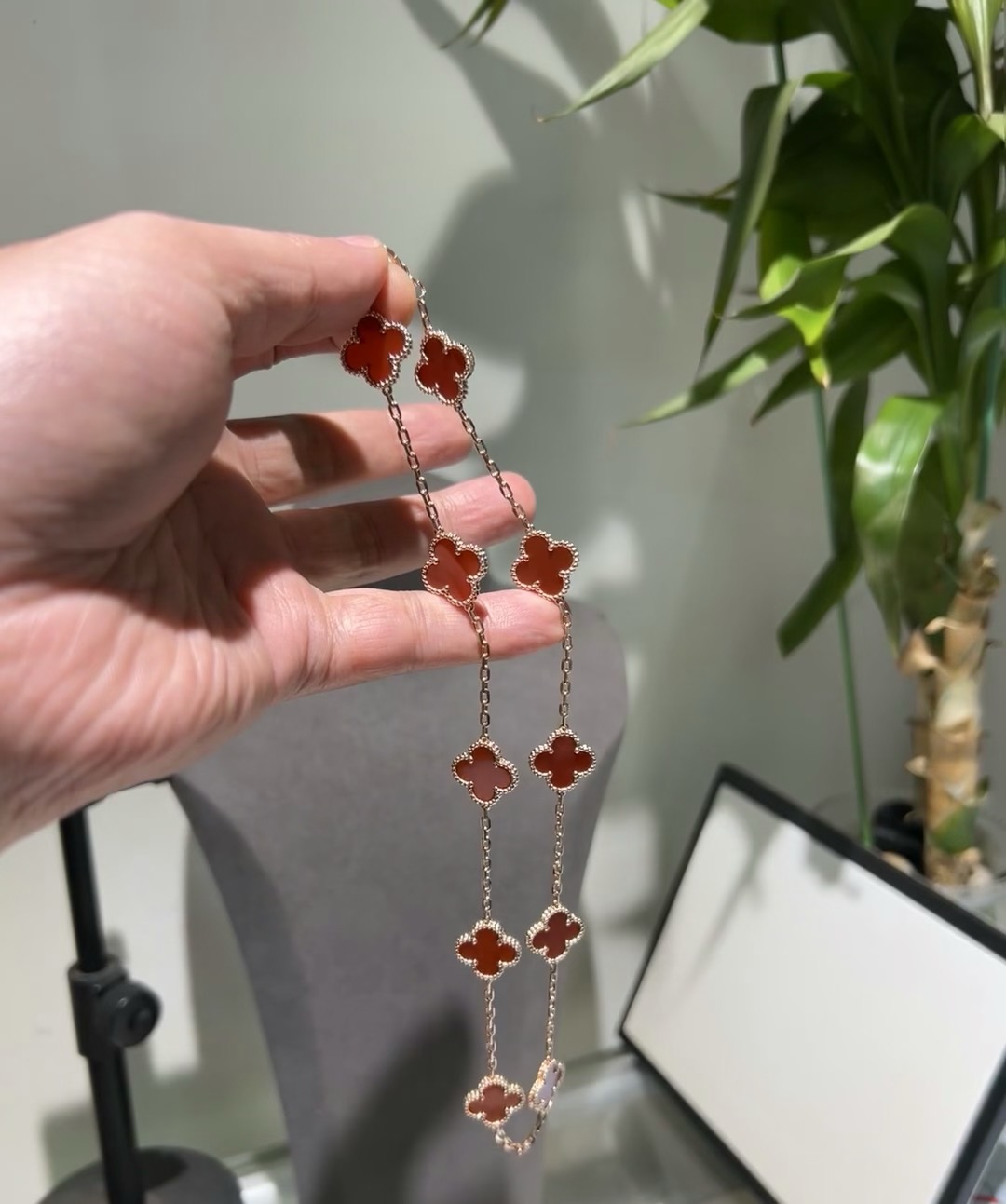 Rose gold 10 flower red agate four-leaf clover necklace - cnluxepick