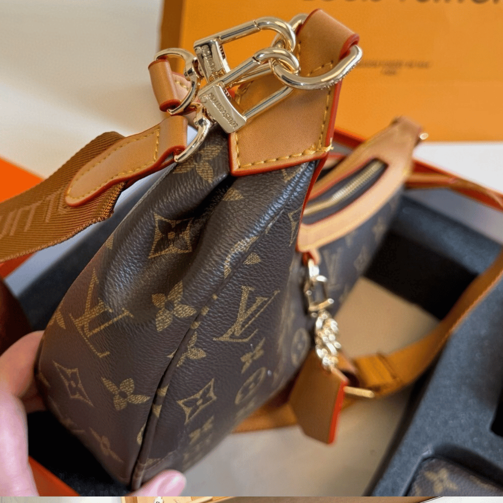 Louis Vuitton Looping Monogram 11.8 Inches M12939