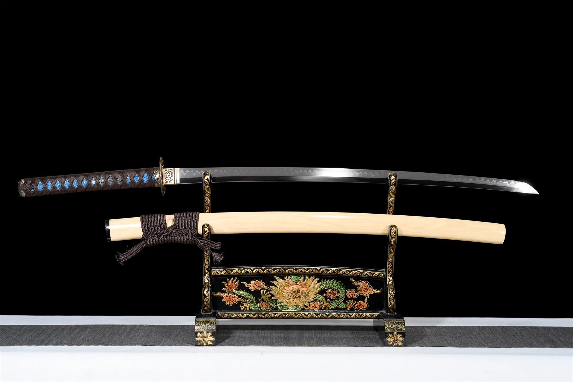 T10 Clay Tempered Katana – Natural Wood Saya, Full Tang
