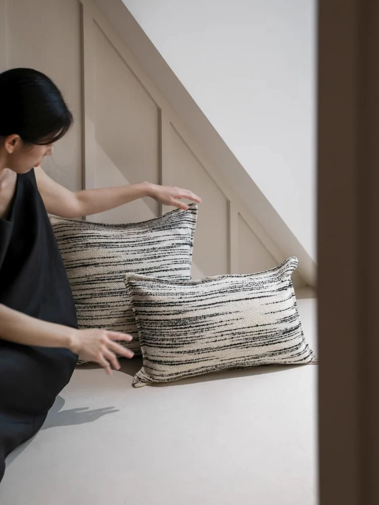 BD086 (Set) - H Deco Black and White Sheepskin Pillow, French Stylish Living
