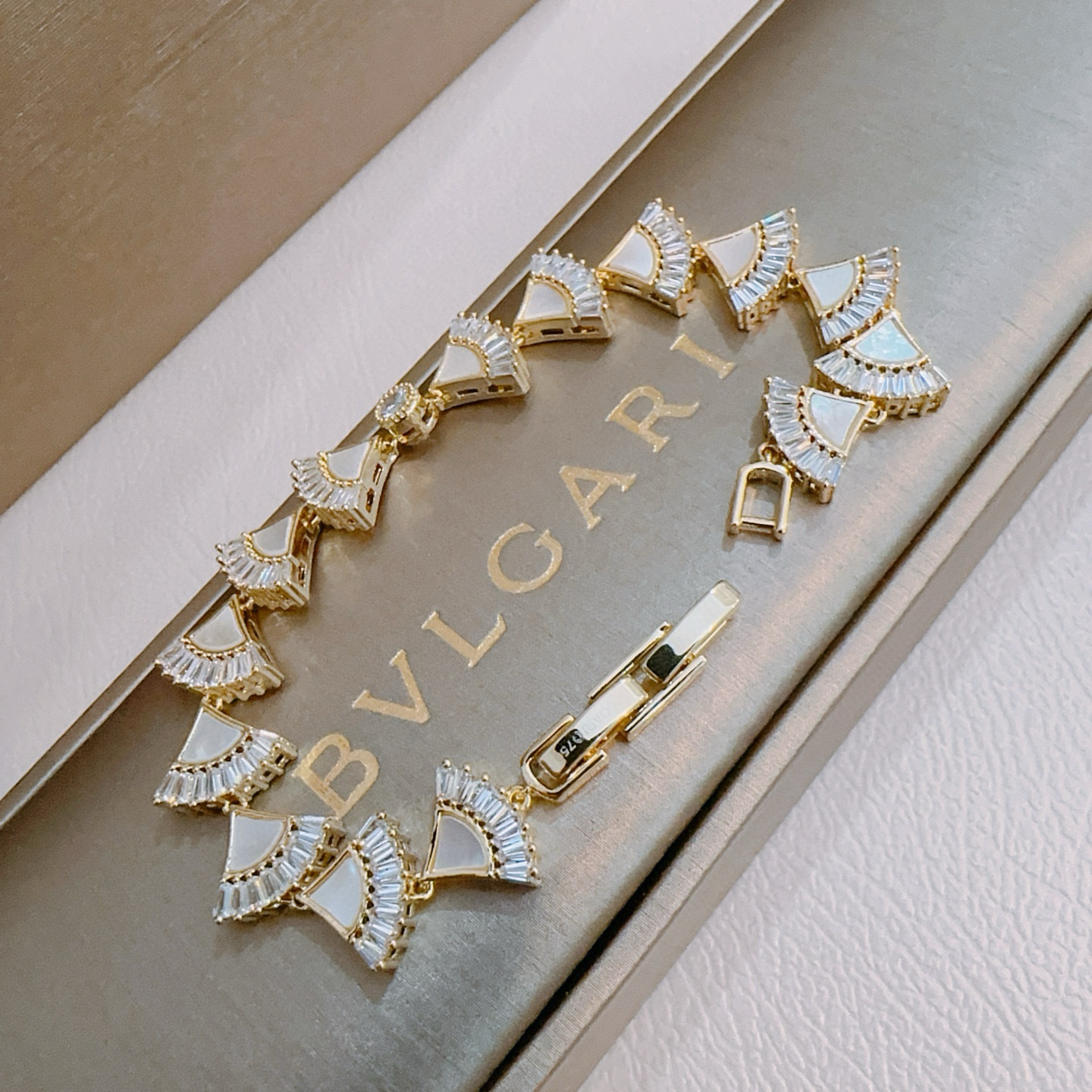 Bulgari bracelet V gold material - cnluxepick