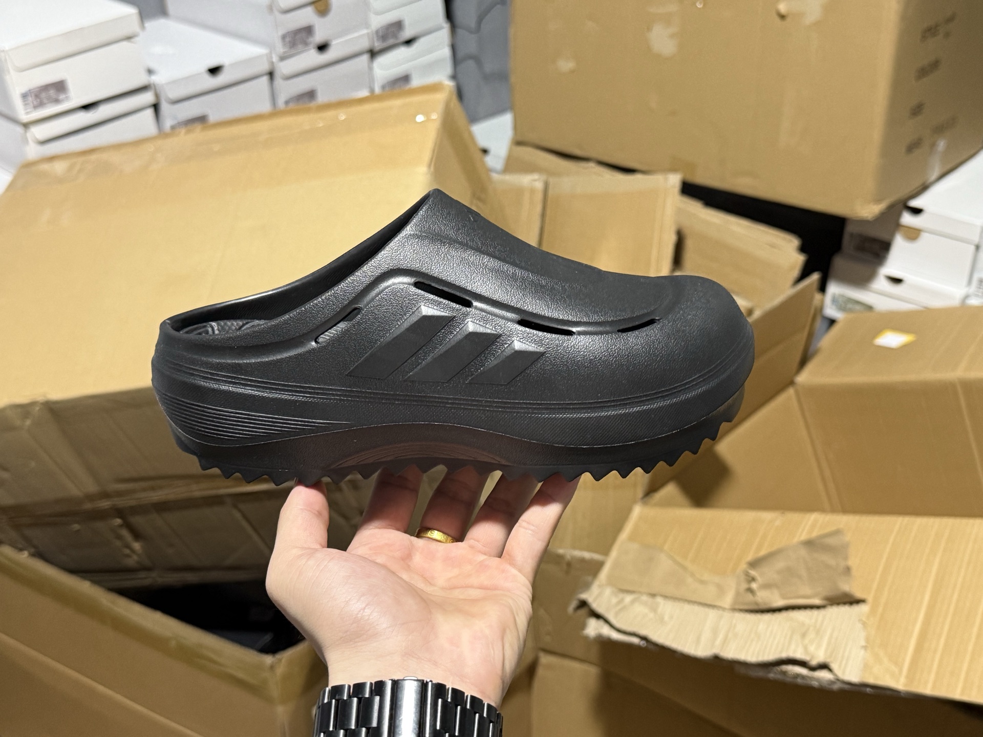 Adidas anti-wear and anti-slip closed toe slippers - cnluxepick