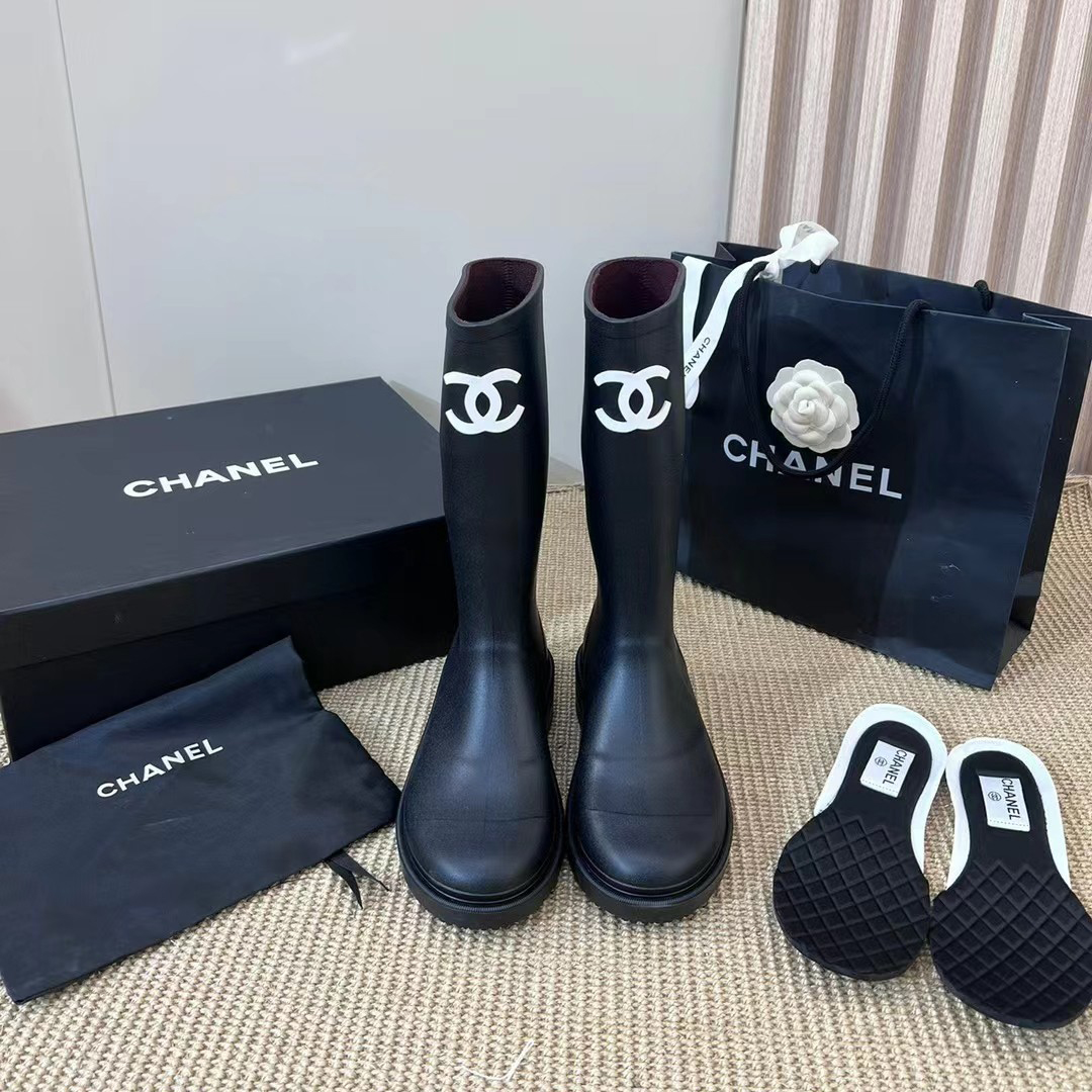 Chanel boots 23FW runway show - cnluxepick
