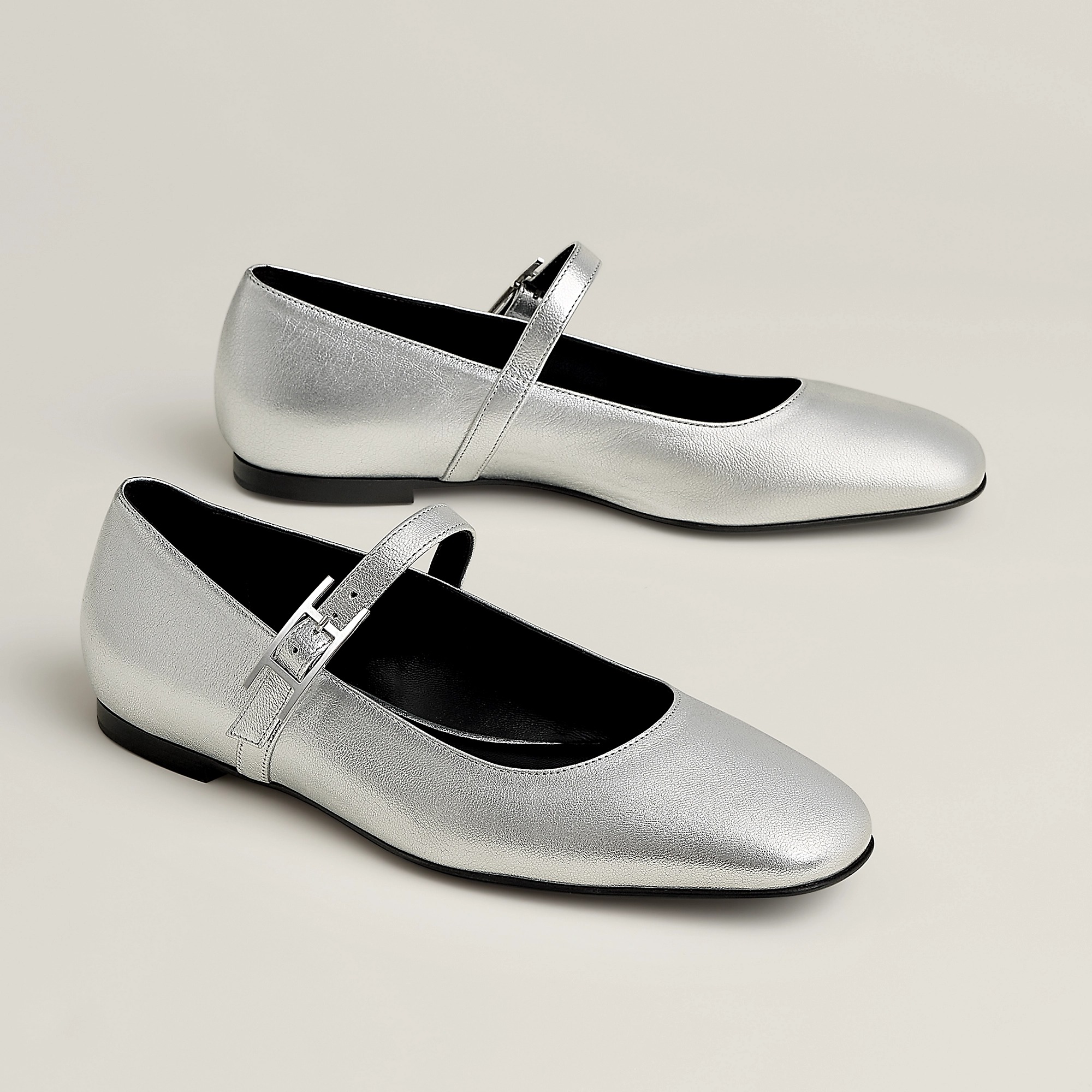 Flat shoes