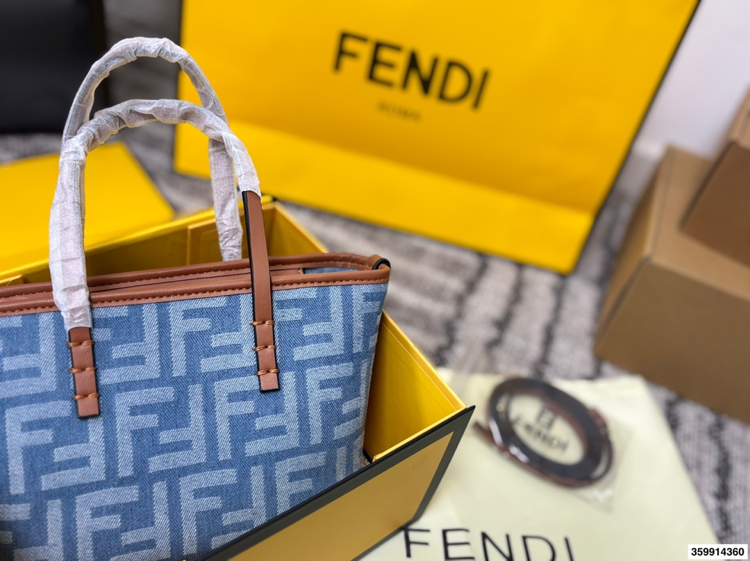 Fendi Roll Mini Shopping Basket - cnluxepick