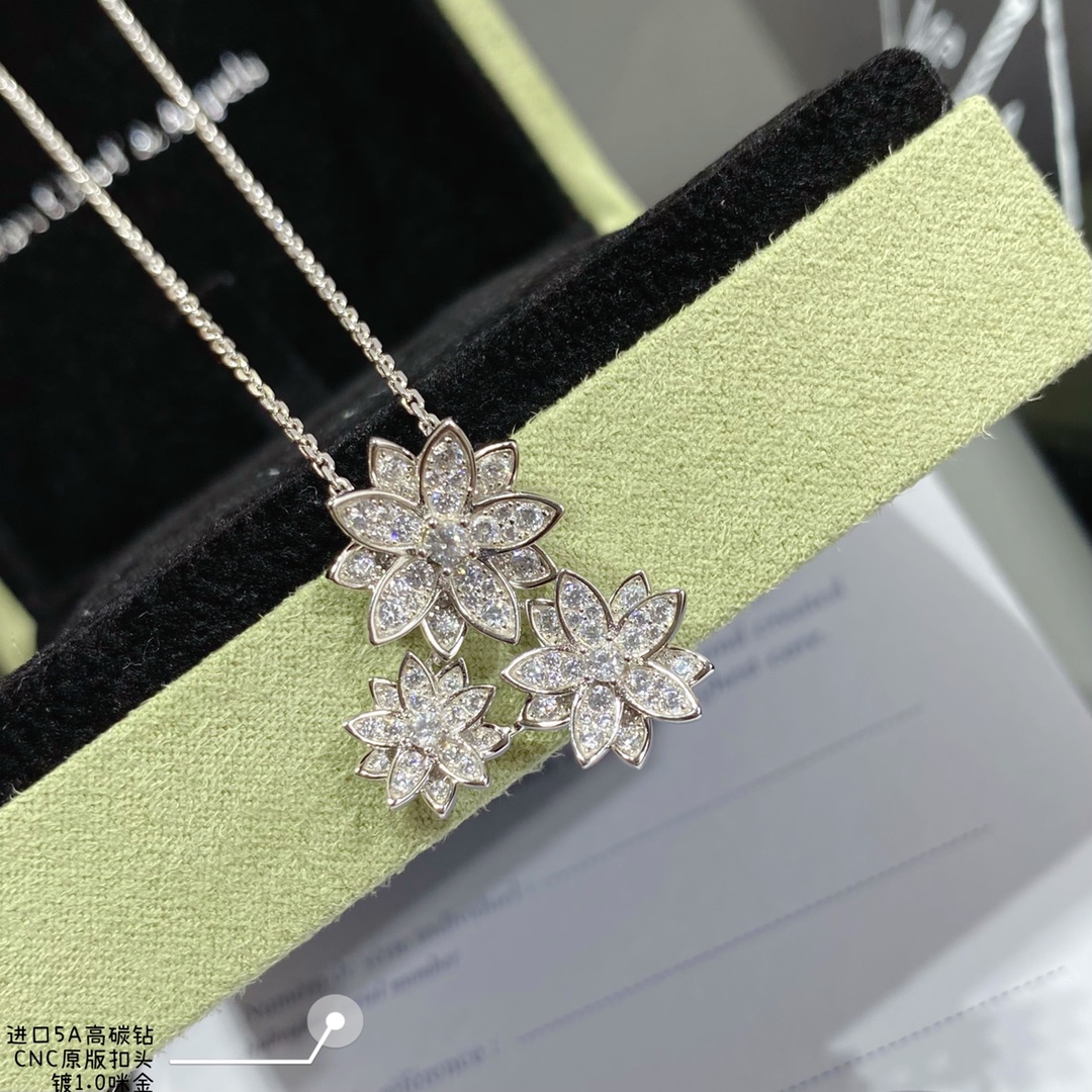 Van Cleef & Arpels Haute Couture Edition Lotus Necklace - cnluxepick