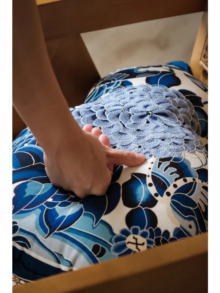 BD055 - New Chinese Blue and White Gourd Cushion: Vintage Inspiration