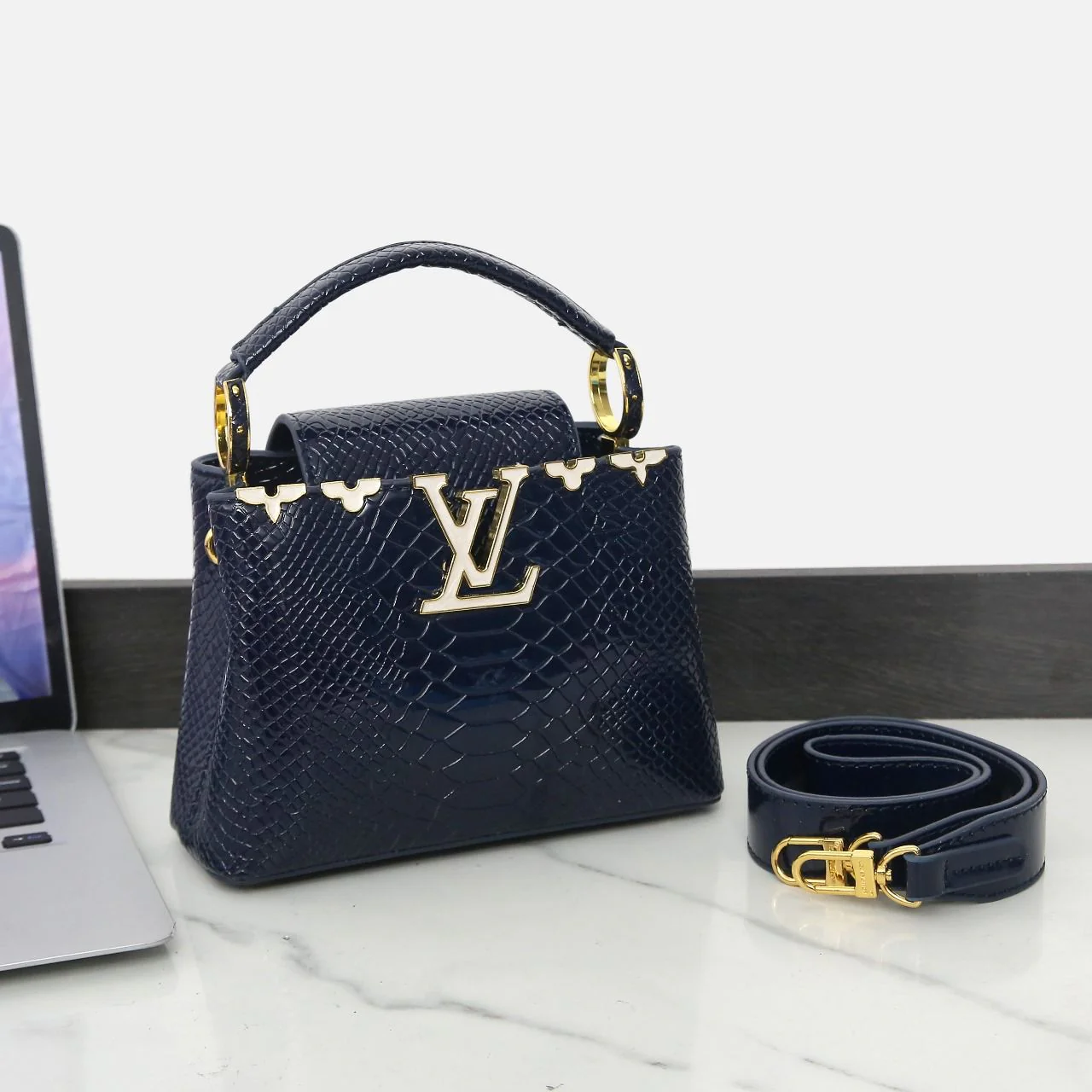 Louis Vuitton Bag | Ćapucines Taurillon Black