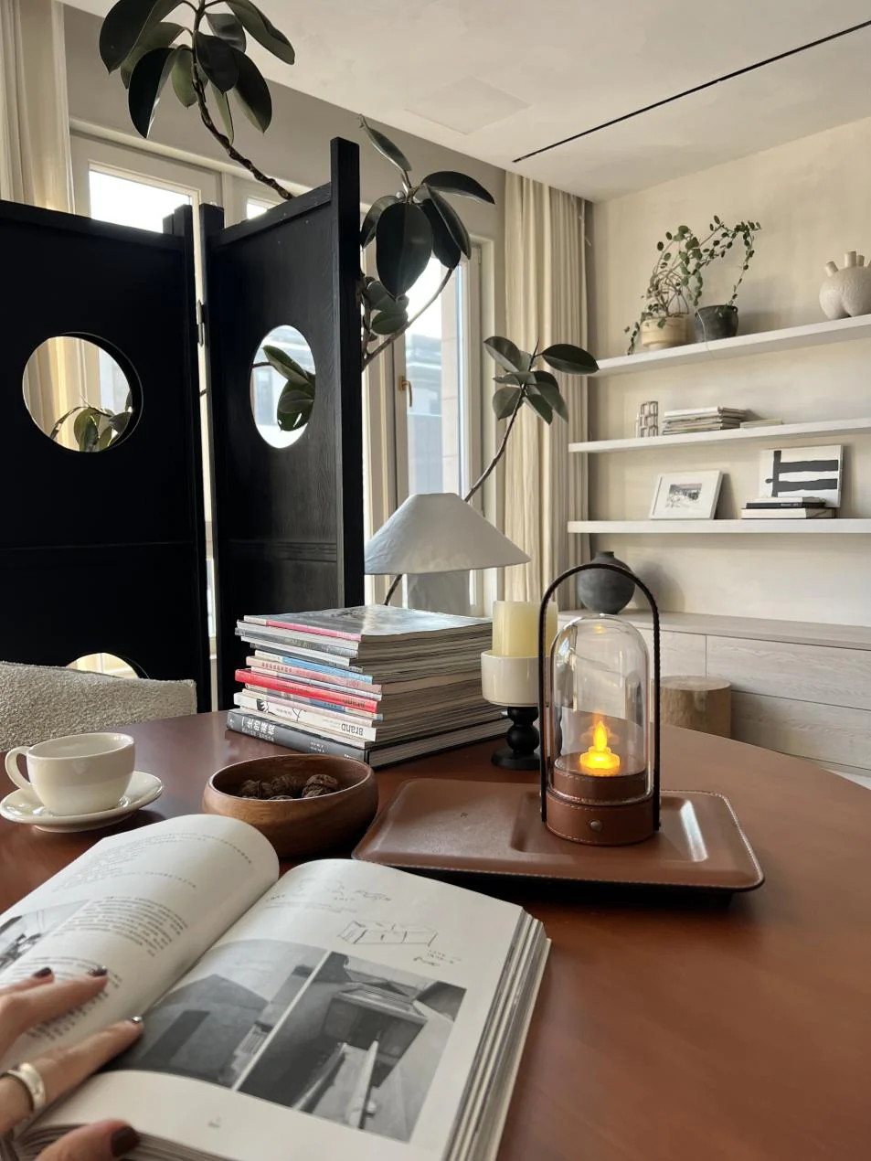 LA052 - Wireless Charging Portable Lamp Night Light Bedside Lamp LED Desktop Charging Decoration