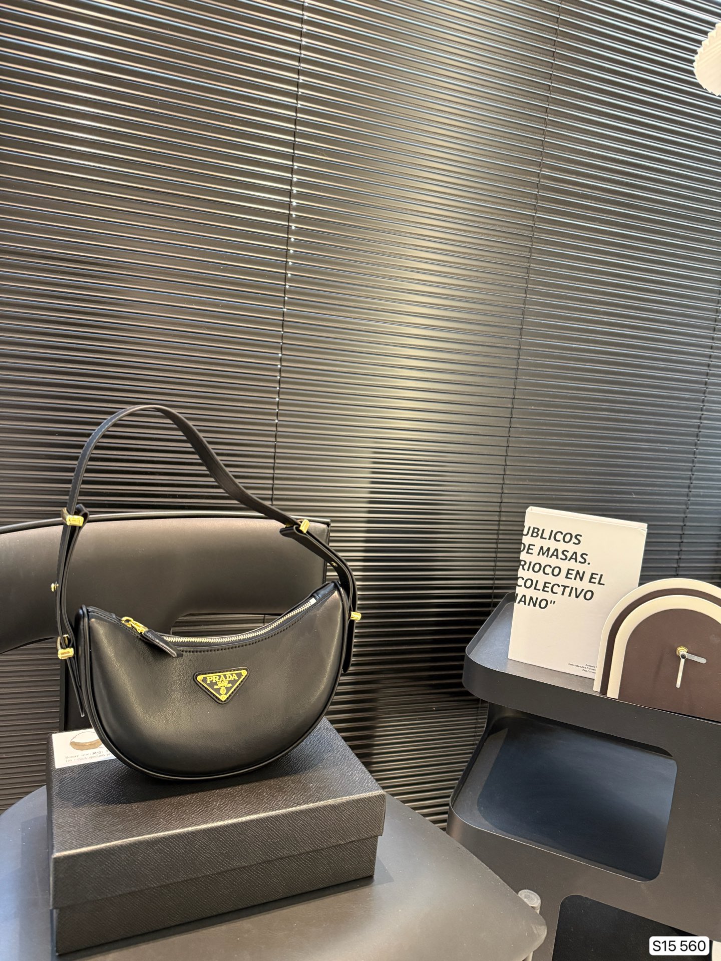 Prada underarm bag is simple and stylish - cnluxepick