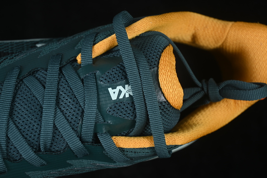 HOKA One One Challenger 8