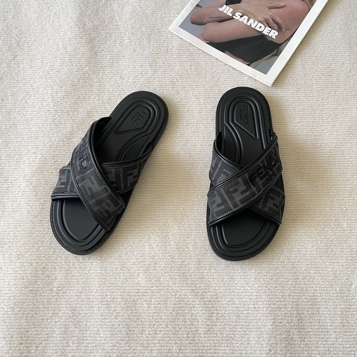 Fendi Men's Cross Slippers - cnluxepick